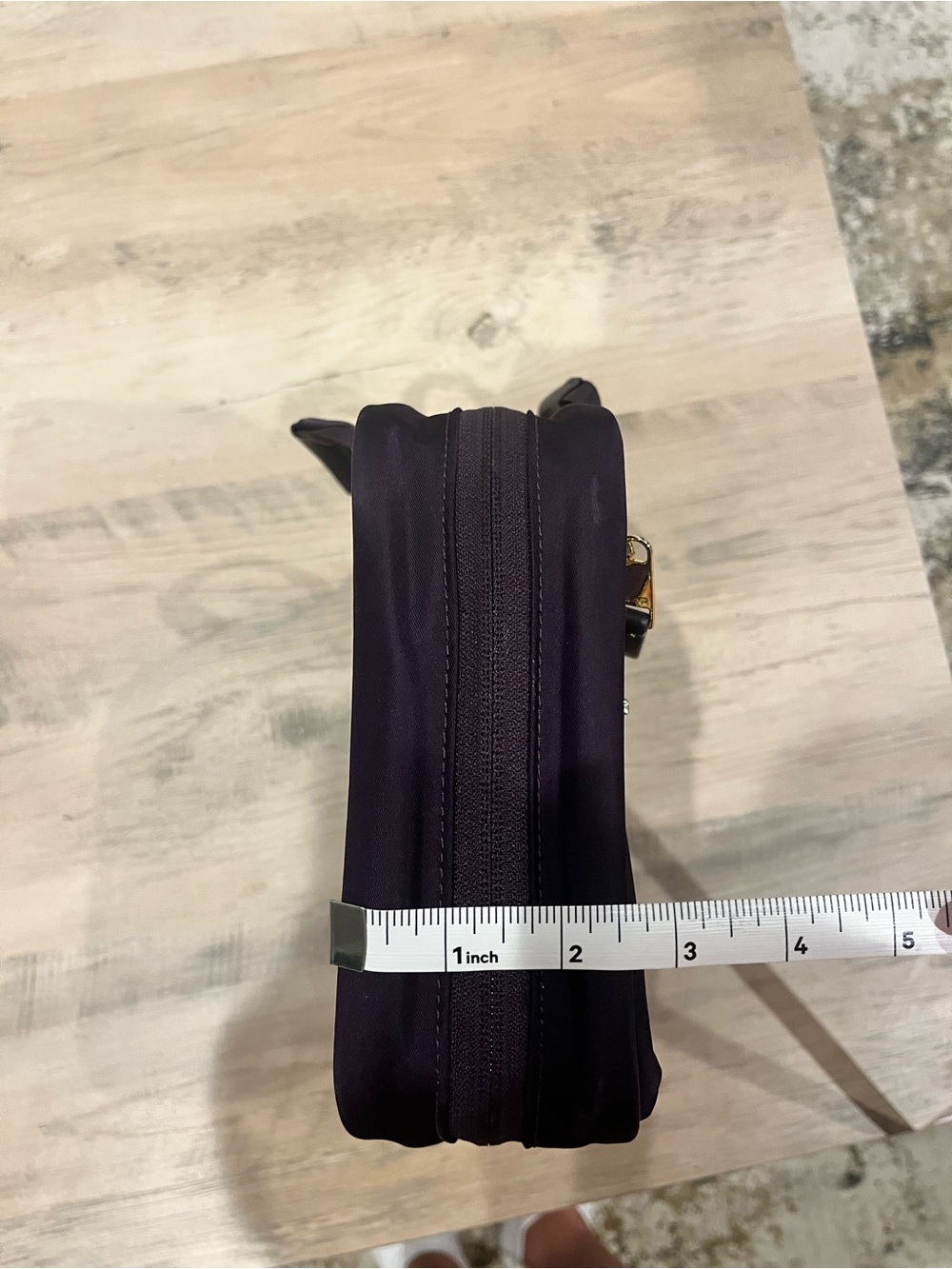 Tumi Eggplant color Nylon hanging travel toiletry Bag with Gold Zipper - Picture 15 of 15